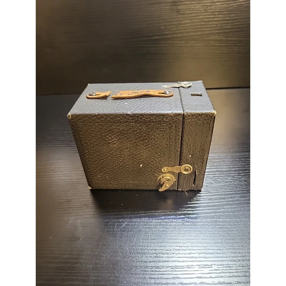 Vintage Eastman Kodak Brownie NO2A Box Camera